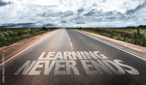 Cuadros en Lienzo Learning Never Ends written on rural road