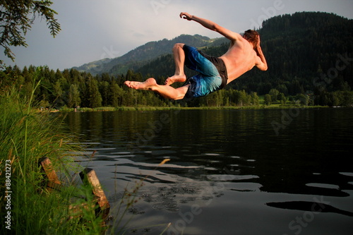 Fototapety skoki do wody  wskocz-do-jeziora