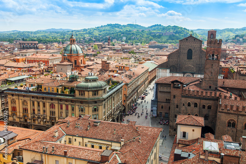 Fotografía BOLOGNA, ITALY, on MAY 2, 2015. The top view on the old city