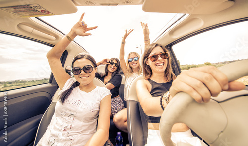 Cuadros en Lienzo four girls driving in a convertible car and having fun