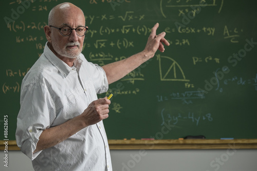 Fotografía Enseñanza del profesor de sexo masculino en la clase