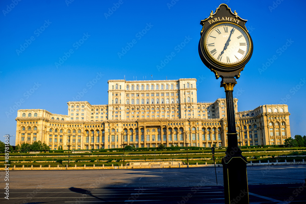 Obraz na płótnie Parliament building in Bucharest w salonie