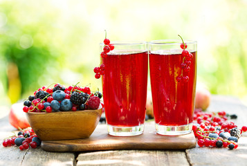 Wall Mural - glasses of fresh fruit drinks with fresh berries