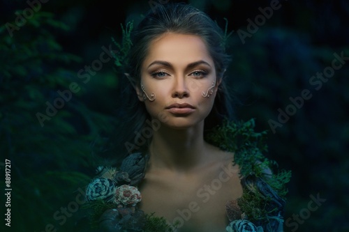  Obrazy Elfy   kobieta-elf-w-magicznym-lesie