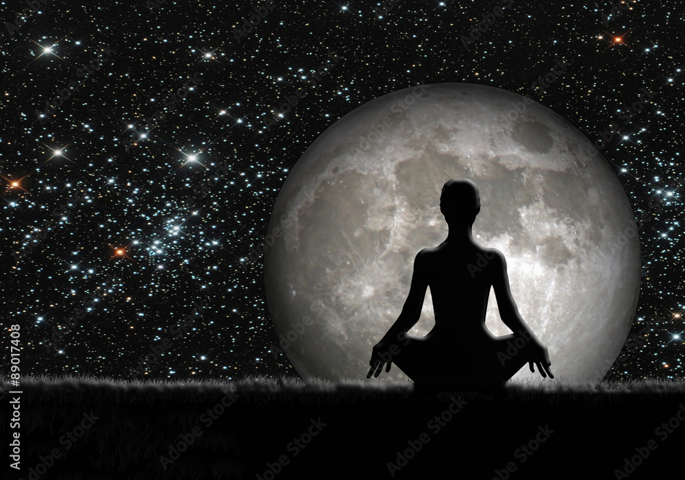 Mujer meditando, luna y estrellas - obrazy, fototapety, plakaty 