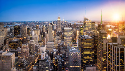 Fototapete - Manhattan Skyline mit Empire State Building bei Sonnenuntergang in New York City USA