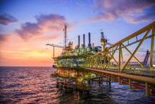 Oil And Gas Platform Or Construction Platform In The Gulf Or The Sea, Production Process For Oil And Gas Industry.