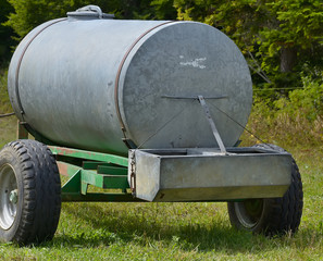 tonne à eau pour vaches aux prés