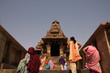 Besucher im Tempelbezirk von Khajuraho