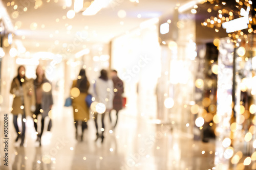 Fotografía El centro comercial desenfoque de fondo con luces navideñas