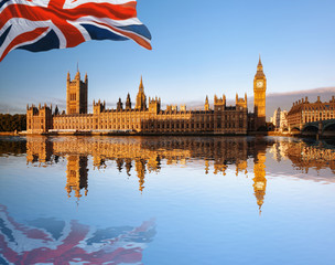 Fototapete - Big Ben with flag of England, United Kingdom