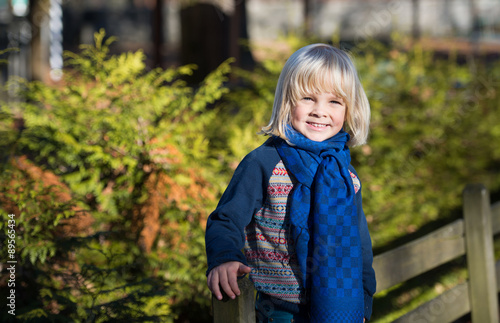 Photographie Portrait of adorable cute boy in the beauty autumn park