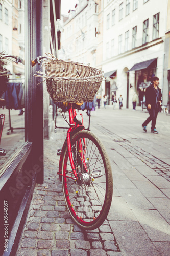 Photo Classic vintage retro city bicycle in Copenhagen, Denmark