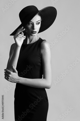 Fotografía Black and white portrait of elegant woman