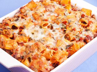 Poster - Baked macaroni with meat and cheese