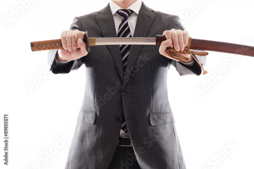 日本刀を持っているスーツのビジネスマン Stock 写真 Adobe Stock