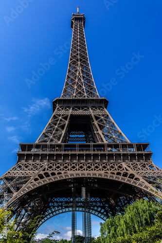 Photographie Tour Eiffel (Tour Eiffel) située sur le Champ de Mars à Paris.