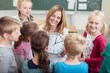 © contrastwerkstatt - lehrerin erklärt schüler die uhr