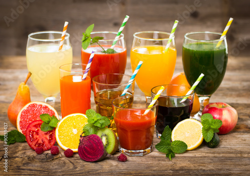 Fototapeta na wymiar Fruit and vegetables juices