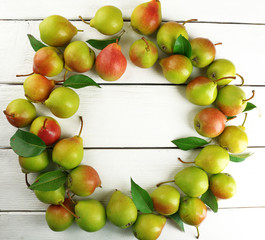 Poster - Fresh pears on white wooden background