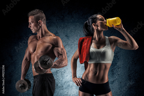 Tela Athletic man and woman with a dumbells.