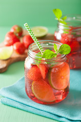 Canvas Print - summer strawberry drink with lime and mint in jars