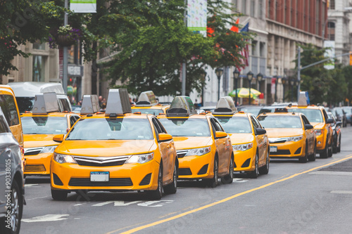 Plakat Typowy żółty taxi w Nowy Jork mieście