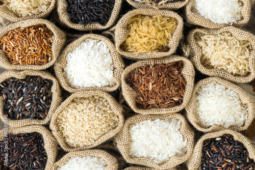Fotomural Top view Thai's rice collection in burlap bag