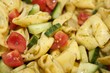 Tortellini-Tomate-Gurke Salat