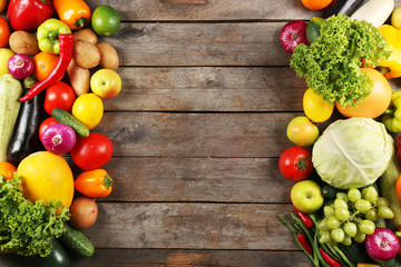 Fototapete - Frame of fresh vegetables on wooden background