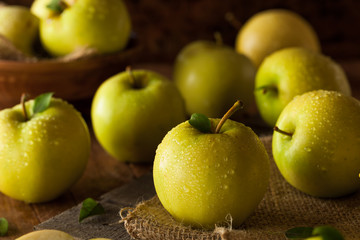 Raw Organic Golden Delicious Apples