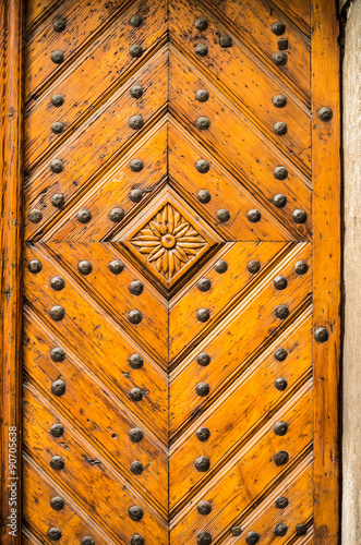 Naklejka na szybę Ancient oak wood door with handle, decorated with pattern carved in wood
