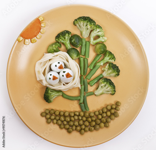 Naklejka dekoracyjna Children's meal "Tree with birds in the nest"