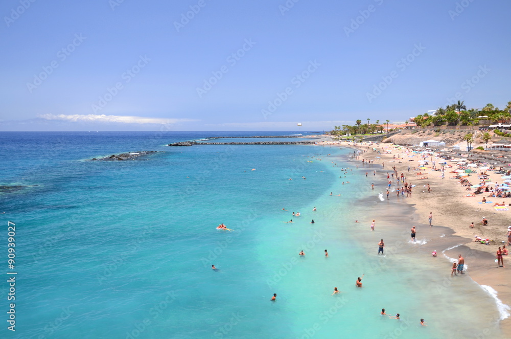Przepiękna lazurowa Playa Del Duque w Adeje na Teneryfie
 - obrazy, fototapety, plakaty 