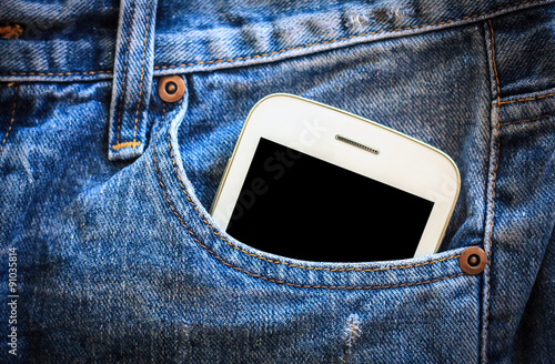 Fotografía mobile phone in jeans pocket with black screen