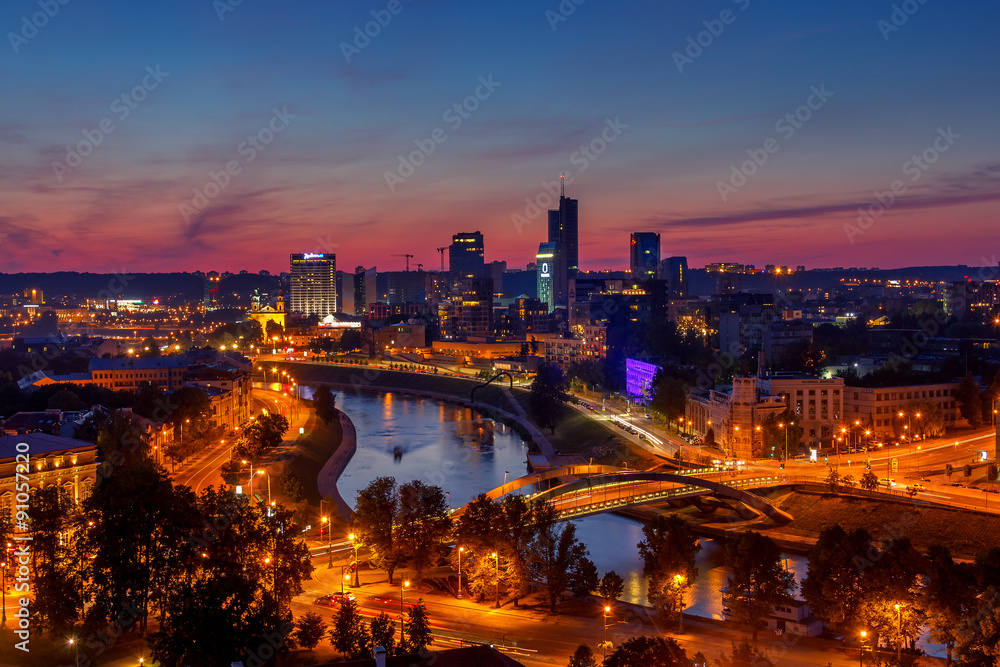 Obraz na płótnie view on the night city of Vilnius w salonie