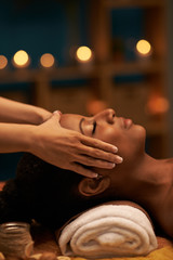 Poster - Receiving face massage