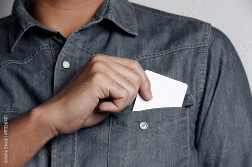 Cuadros en Lienzo man holding a blank card