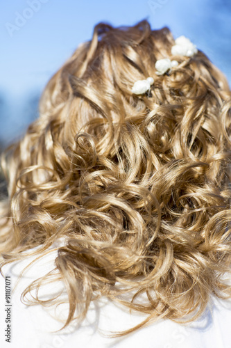 Svadebnaya Pricheska So Spiny Lokony Volos Devushki Padayut Na Spinu Buy This Stock Photo And Explore Similar Images At Adobe Stock Adobe Stock