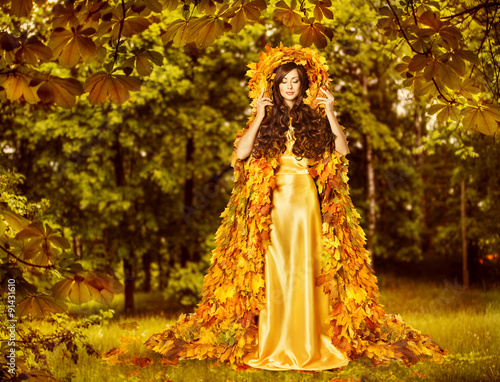 Fotografie, Obraz Autumn Fairy Woman, Nymph Yellow Leaves Dress, Goddess Earth