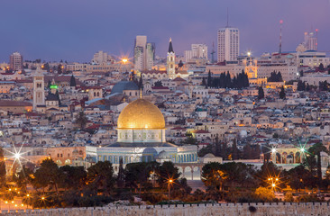 Wall Mural - Jerusalem - Outlook from Mount of Olives to old city at dusk