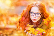© drubig-photo - Frau mit Blättern im Herbst