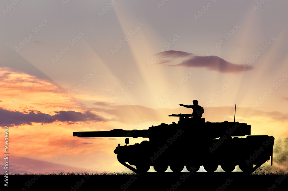 Papel de parede Silhouette of a tank with a soldier