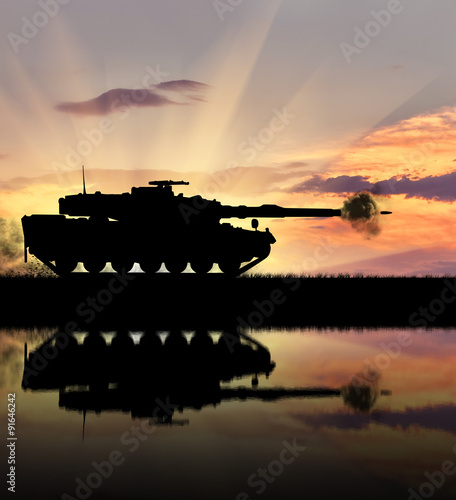 Tela Silhouette of a tank