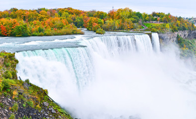 Wall Mural - american side of niagara falls in autumn