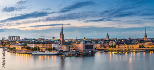 sceniczna-lato-nocy-panorama-sztokholm-szwecja
