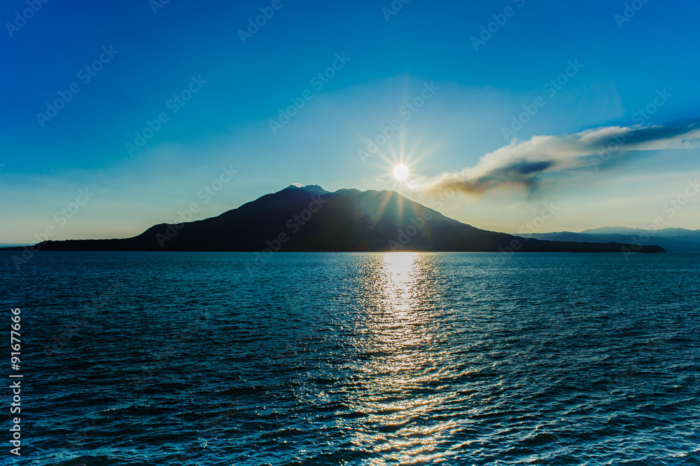 朝日青光_桜島 の Stock フォト | Adobe Stock