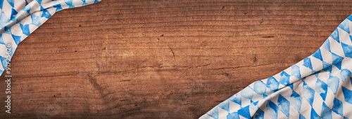 Fotografie, Obraz Oktoberfest - Pozadí - Flagge auf Holz, Dunkel