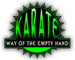 © sergiolnqueiroz - Emblema karate verde com setas