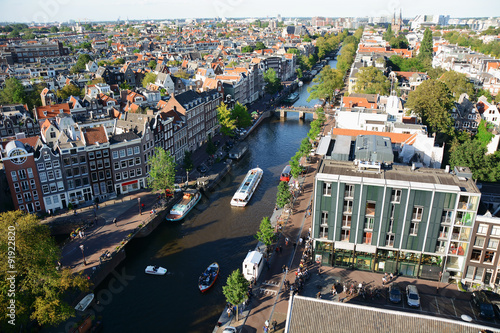 Blick Auf Gracht Hauser Und Anne Frank Haus In Amsterdam Buy